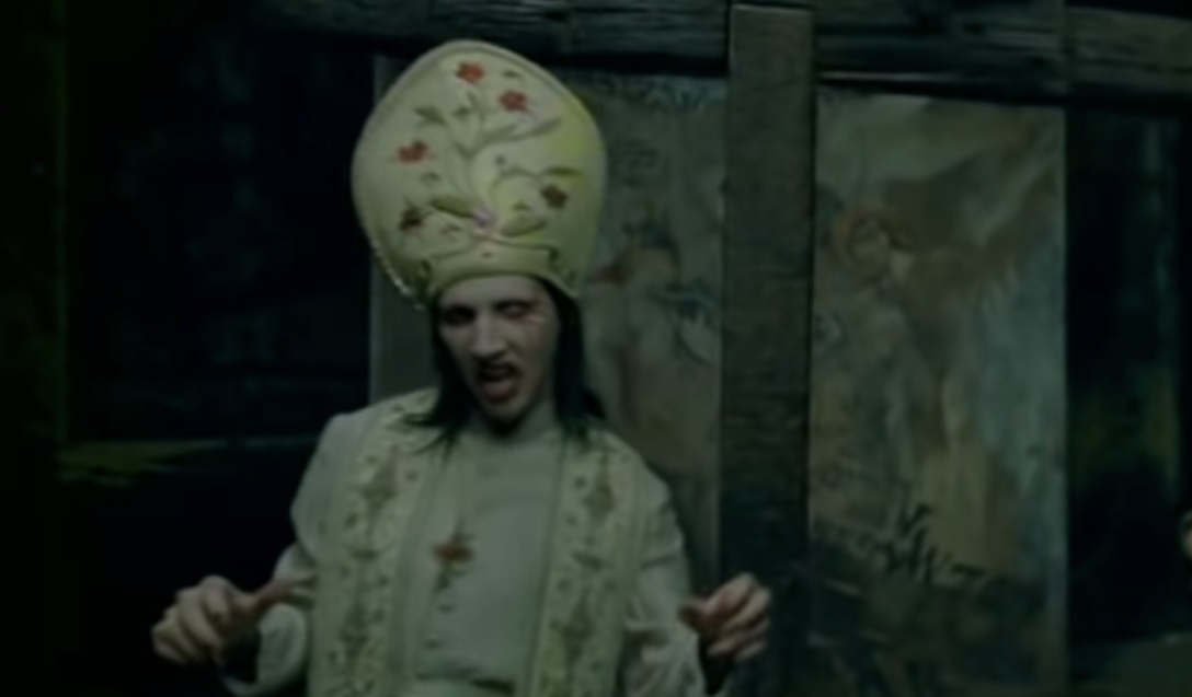 O Marilyn Manson στο New Pope του HBO!