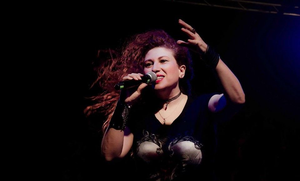 Η Μαντώ τραγουδάει Dream Theater στην Καστοριά!