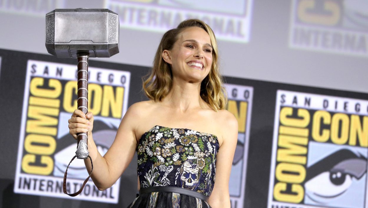 Η Νάταλι Πόρτμαν σηκώνει το σφυρί και θα είναι ο θηλυκός Thor στη νέα ταινία