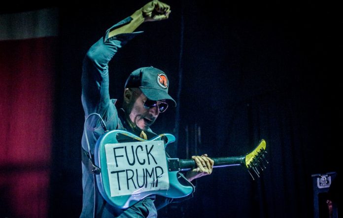 O Tom Morello απορεί με οπαδούς του Τραμπ που χορεύουν Rage Against the Machine