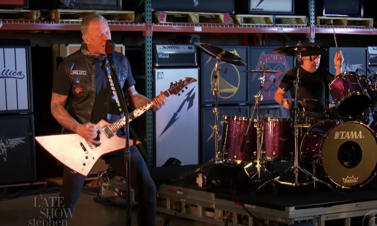 Metallica: Γιόρτασαν το Super Bowl με το Enter Sandman στην εκπομπή του Stephen Colbert