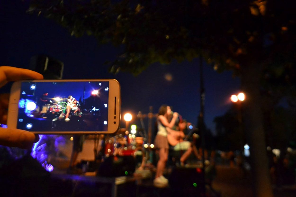 Ψηφιακοί Τροβαδούροι γράφουν την δική τους μουσική ιστορία στους δρόμους της Αθήνας