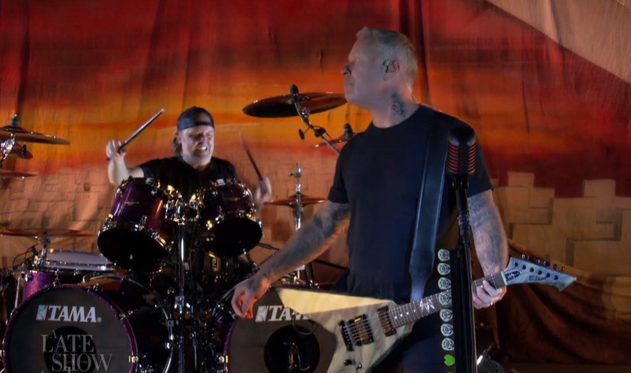 Metallica: Σε φανταστική φόρμα έπαιξαν το Battery στην εκπομπή του Stephen Colbert