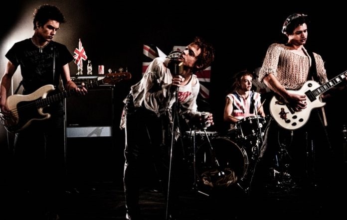 Pistol: Οι πρώτες εικόνες από τη σειρά του Danny Boyle για τους Sex Pistols