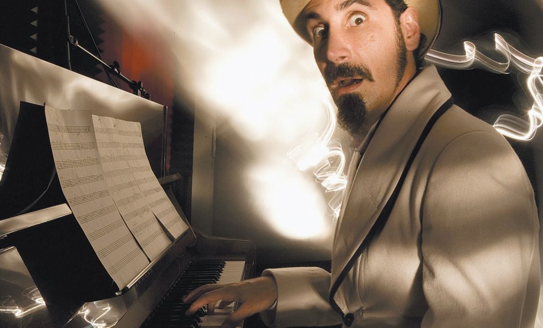 Serj Tankian: Αυτό είναι το νέο 24λεπτο κονσέρτο για πιάνο