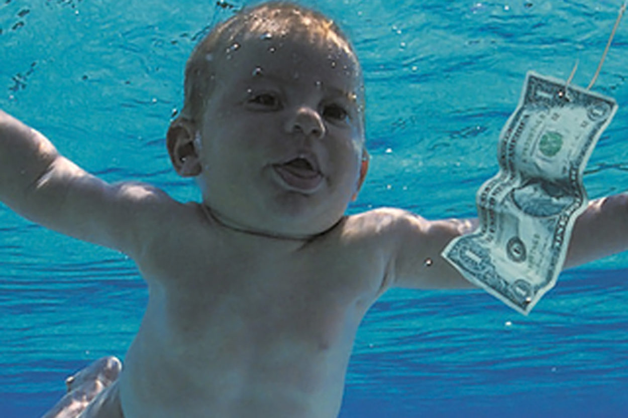 Το μωρό από το εξώφυλλο του Nevermind κάνει μήνυση στους Nirvana για εκμετάλλευση και παιδική πoρνoγραφία