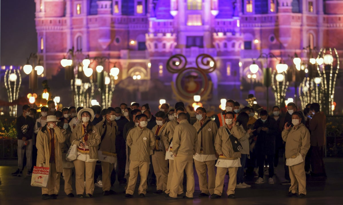 30.000 άνθρωποι εγκλωβίστηκαν στη Disneyland της Κίνας λόγω ενός κρούσματος κορωνοϊού
