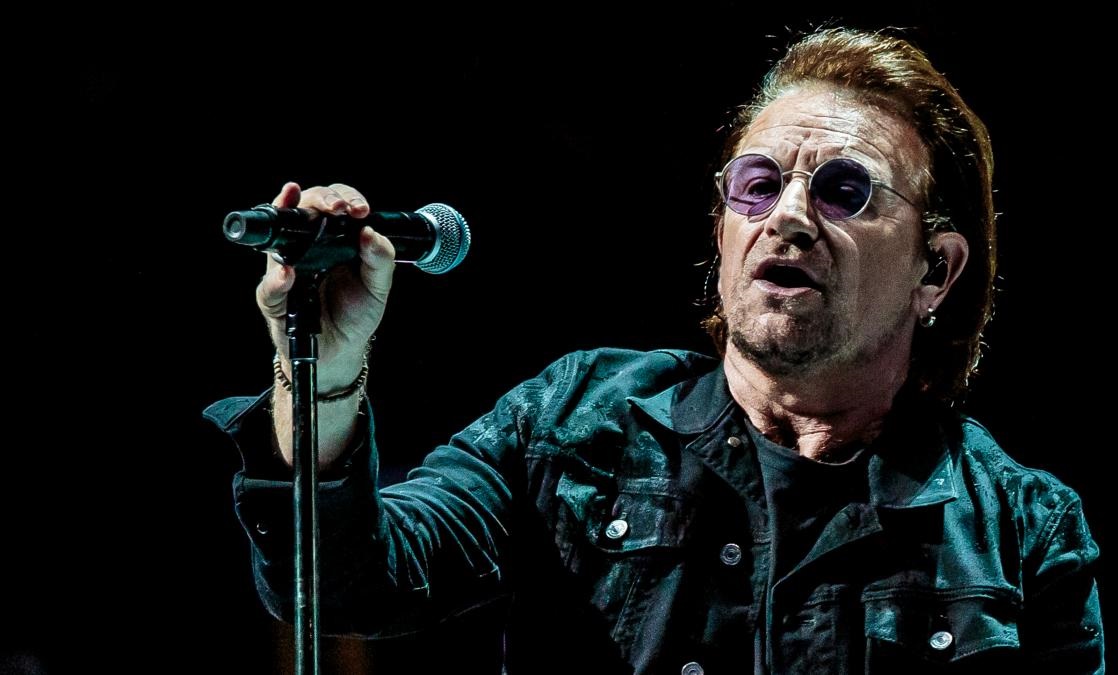 Ο Bono ντρέπεται για τη φωνή του, τα τραγούδια και το όνομα των U2
