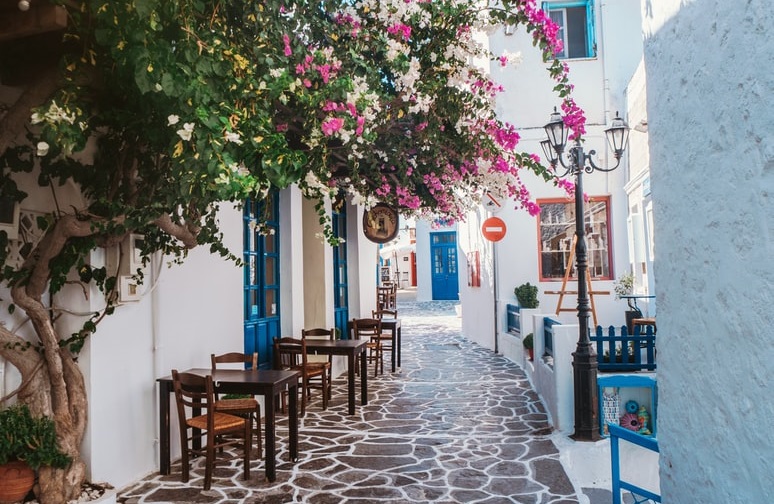 Τα παραδοσιακά έθιμα που λατρεύουν οι Έλληνες