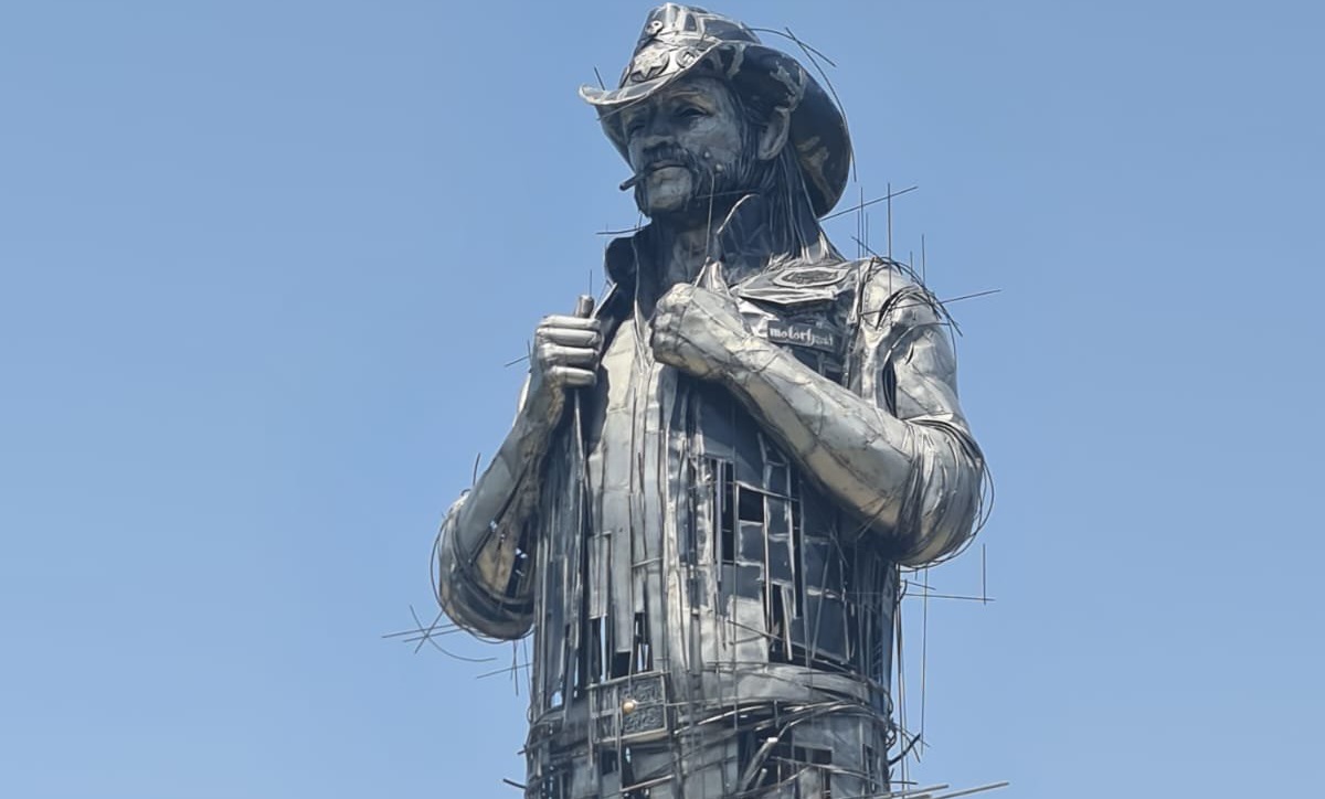 Τεράστιο άγαλμα του Lemmy στο Hellfest