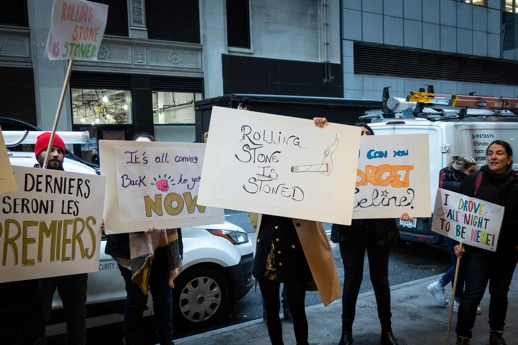 Φανατικοί οπαδοί της Celine Dion διαμαρτυρήθηκαν στα γραφεία του Rolling Stone