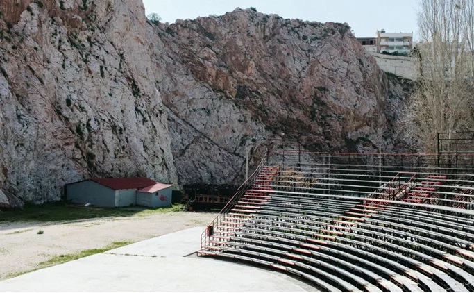 Με απόφαση του Αρείου Πάγου κλείνει το Θέατρο Βράχων και ο χώρος περνάει σε ιδιώτες