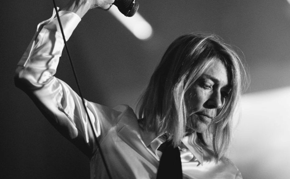 Kim Gordon: 6+1 facts που (ίσως) δεν γνώριζες για τη θεά του noise rock λίγο πριν τη συναυλία της στην Τεχνόπολη