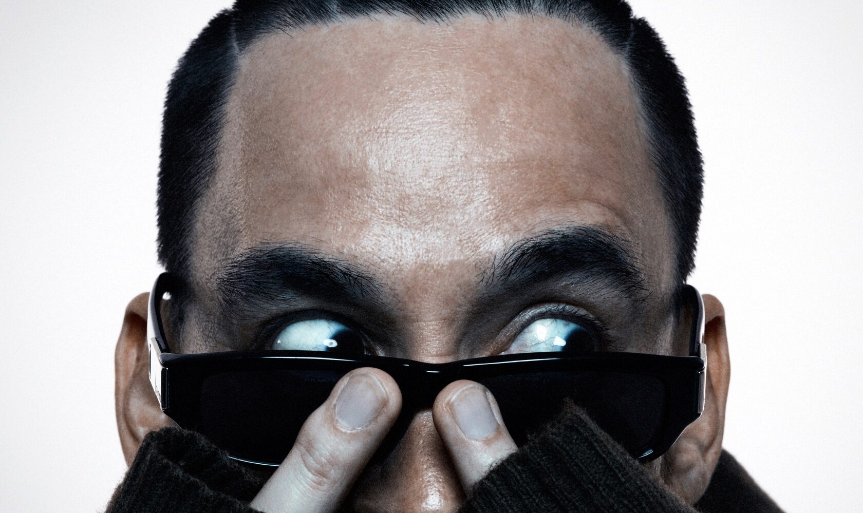 Επιστροφή σε ροκ ήχους για τον Mike Shinoda στο νέο του single