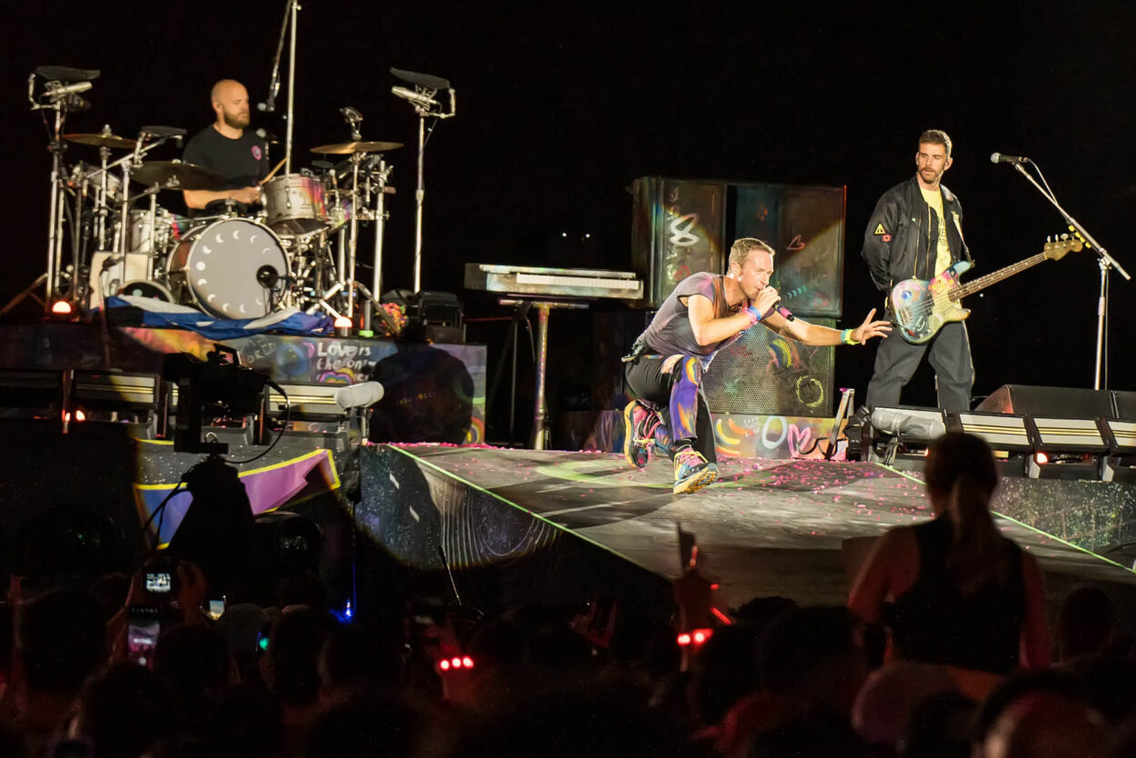 Εικόνες από την πανδαισία των Coldplay στο ΟΑΚΑ