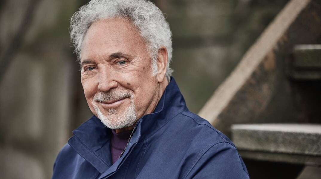 Ο Tom Jones έρχεται στην Ελλάδα τον Ιούνιο για μία εμφάνιση στον Λυκαβηττό