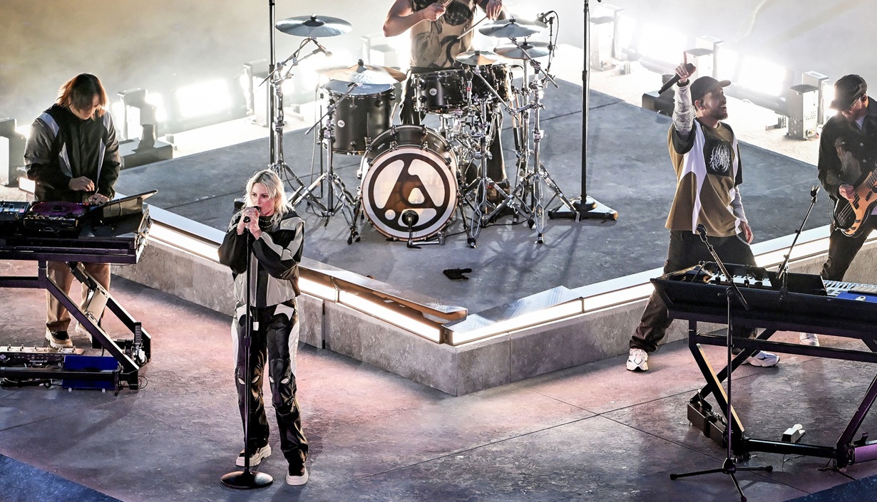 Οι Linkin Park έκαναν σέντρα στον τελικό του Champions League