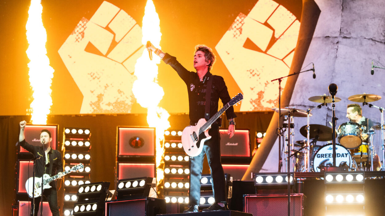 Απίθανο σκηνικό στην εμφάνιση των Green Day στο Download Festival – Άρχισε να βρέχει την κατάλληλη στιγμή