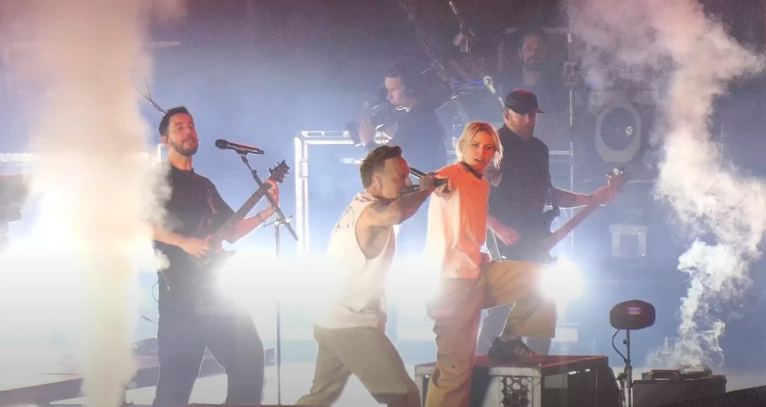 Ο Sam Carter των Architects τραγούδησε το One Step Closer με τους Linkin Park