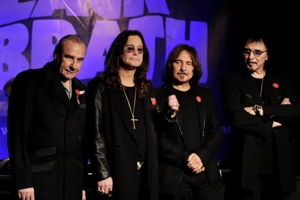 Τα μέλη των Black Sabbath συγκλονισμένα αποχαιρετούν τον Ozzy