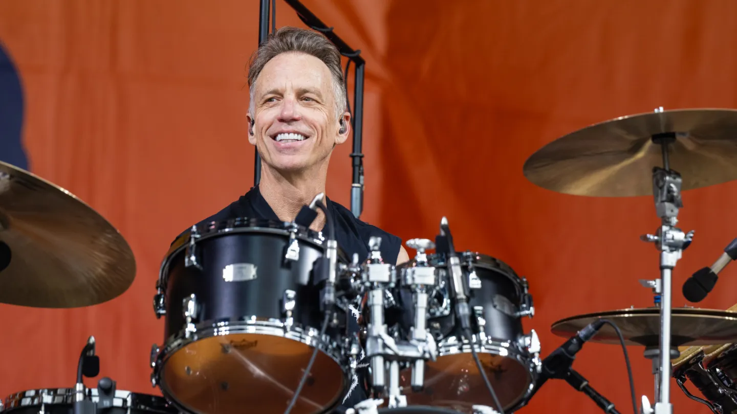 Αποχώρησε από τους Pearl Jam μετά από 27 χρόνια ο ντράμερ Ματ Κάμερον
