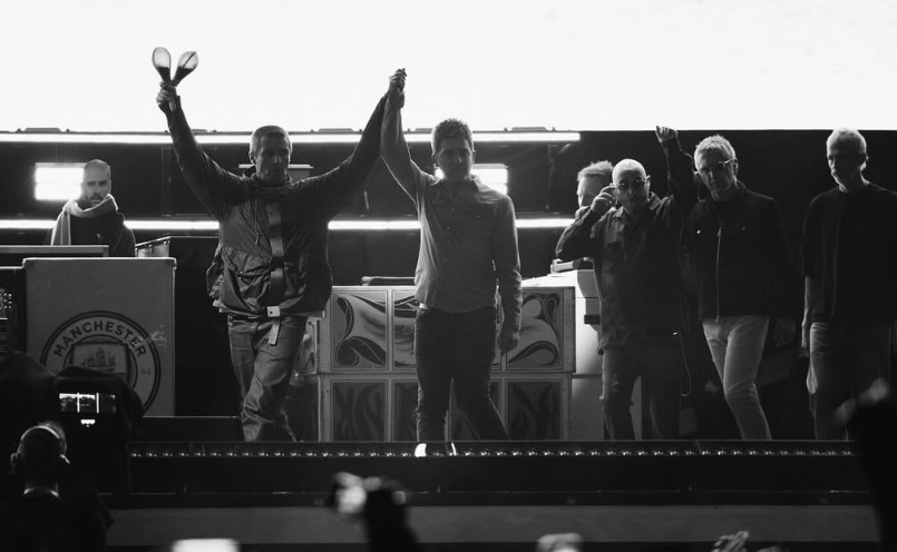 Οι Oasis επέστρεψαν: Οι πρώτες εικόνες από την τεράστια συναυλία στο Κάρντιφ