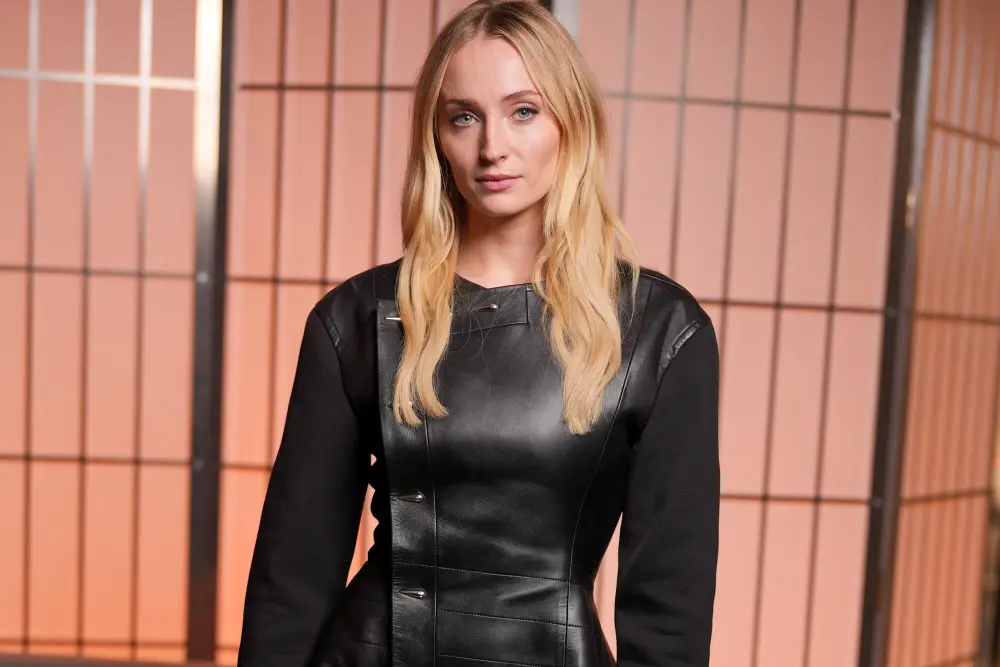 Η Sophie Turner είναι και επίσημα η νέα Lara Croft