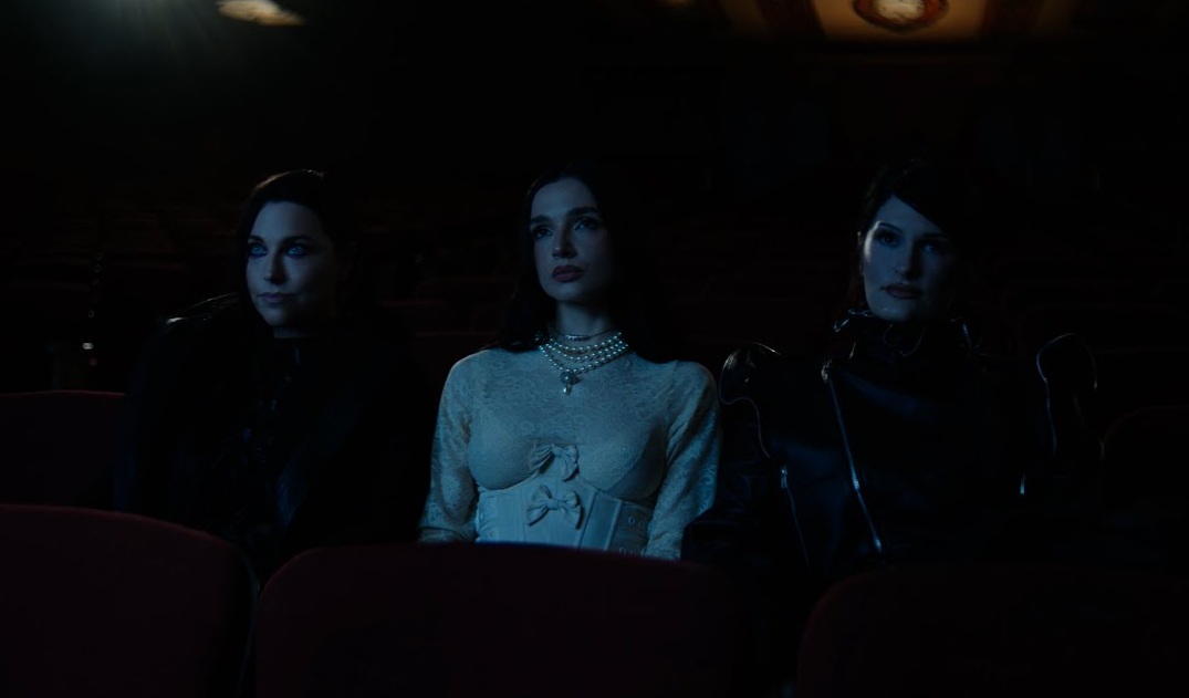 Poppy, Amy Lee και Courtney LaPlante κυκλοφόρησαν τη συνεργασία της χρονιάς