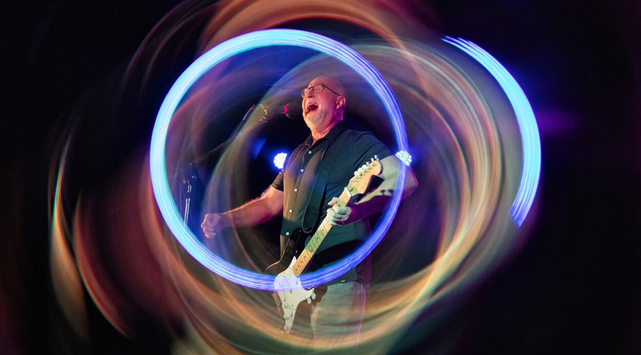 Ο θρυλικός τραγουδοποιός Bob Mould έρχεται στην Ελλάδα για 2 solo electric εμφανίσεις