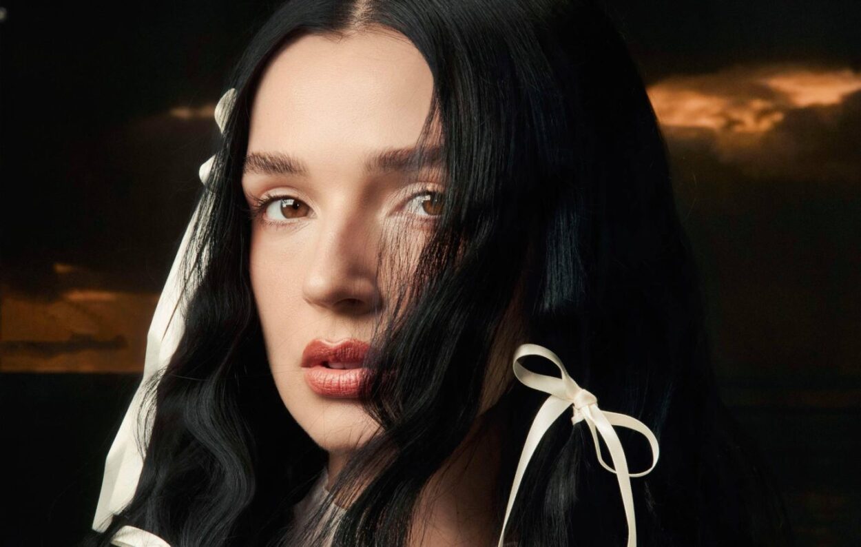 H Poppy επιστρέφει με νέο άλμπουμ τον Ιανουάριο