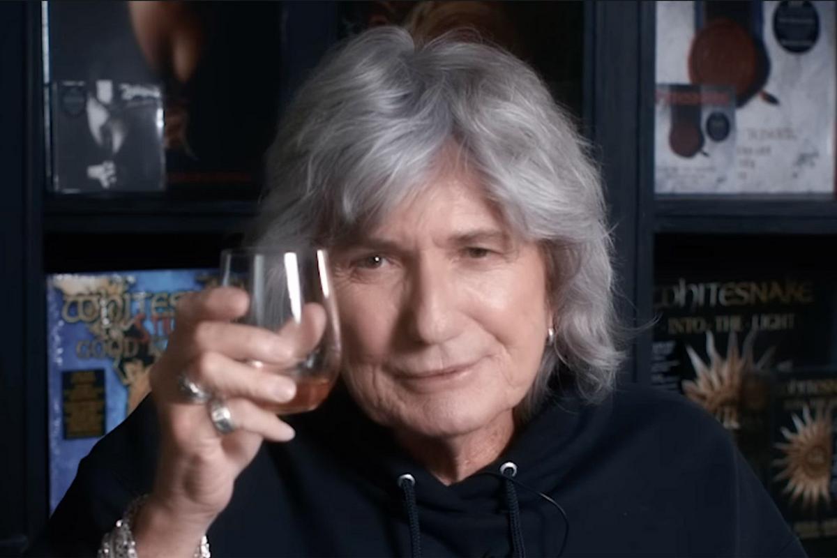 Ανακοίνωσε την απόσυρση του και επίσημα ο David Coverdale