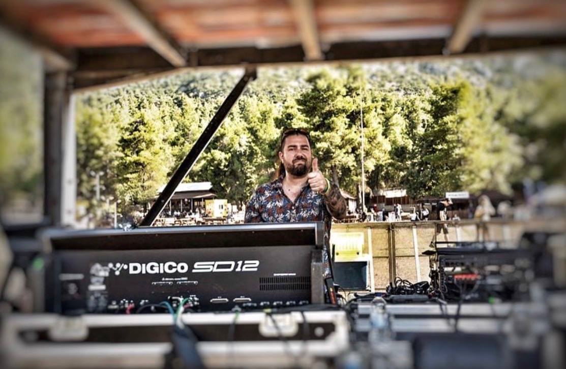 Αλέξης Κιτούλης: O Έλληνας ηχολήπτης που έχει δουλέψει με μεγάλες μπάντες στο εξωτερικό