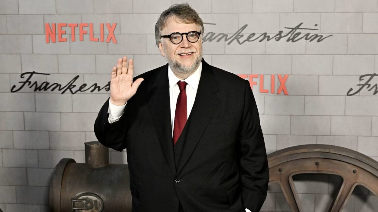 O Guillermo del Toro λέει ότι δεν υπάρχει υποκατάστατο για την εμπειρία θέασης μίας ταινίας στον κινημαγράφο