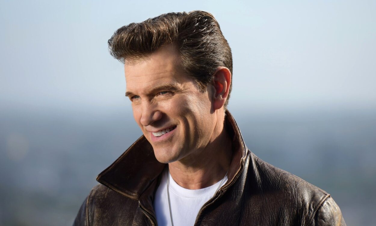 O Chris Isaak έρχεται τον Ιούνιο στον Λυκαβηττό