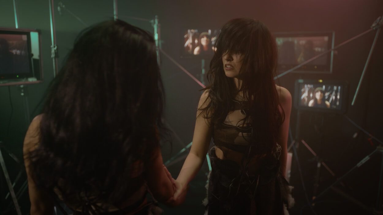 Marva Von Theo: Progressive pop και σύγχρονος χορός συνθέτουν ένα βίντεο-πορτρέτο για τις πολλαπλές εκδοχές του εαυτού