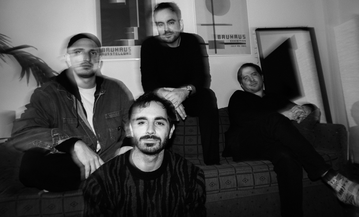 Deaf Radio: Εσωστρεφές και «γκαζωμένο» το δεύτερο σε σειρά single του νέου album