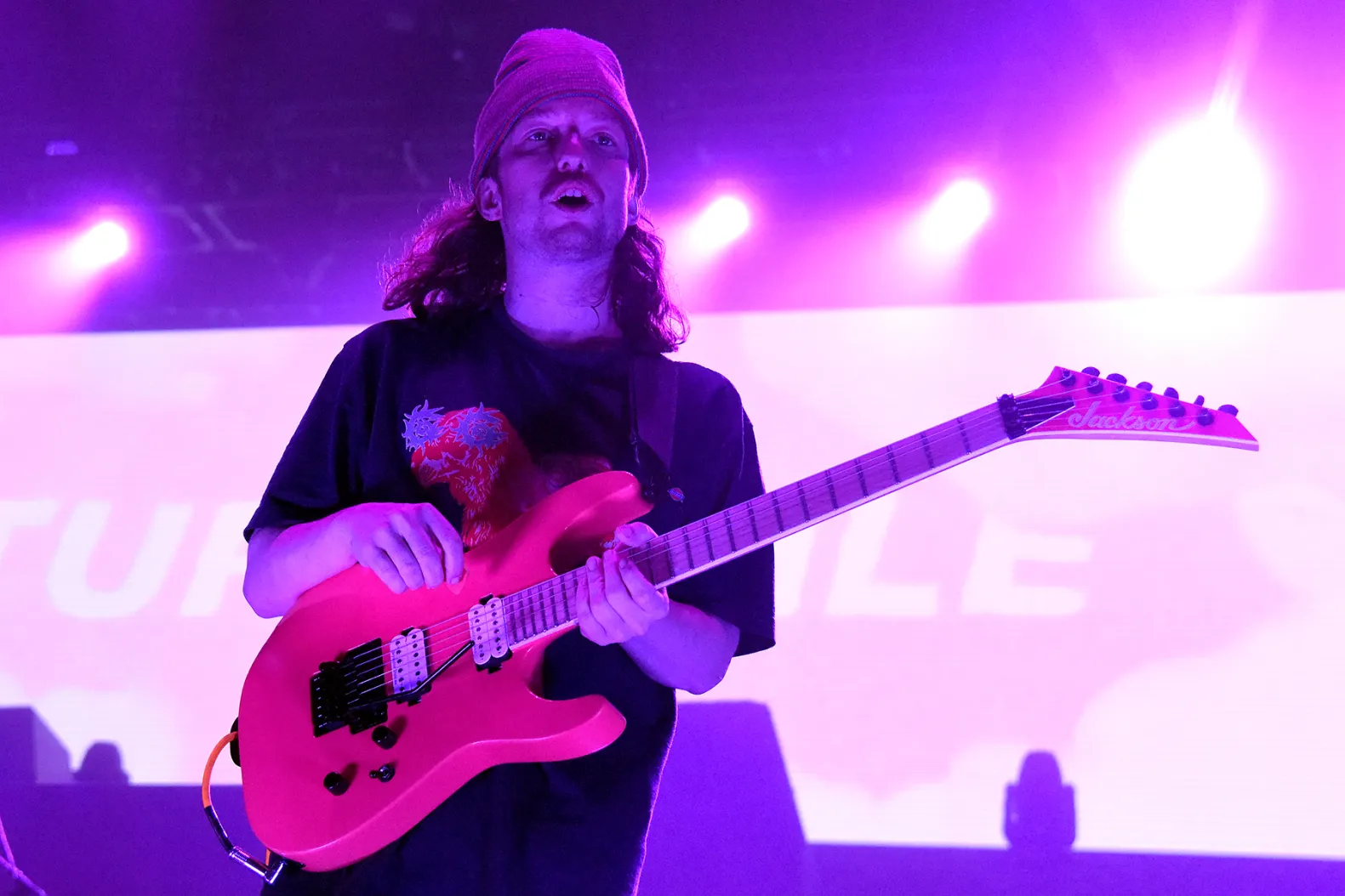 O πρώην κιθαρίστας των Turnstile συνελήφθη για απόπειρας ανθρωποκτονίας κατά του πατέρα του τραγουδιστή