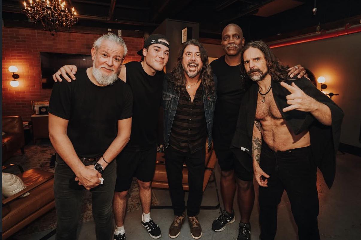 Dave Grohl και Sepultura μαζί στη σκηνή: Έκπληξη στο Λος Άντζελες με το «Kaiowas»