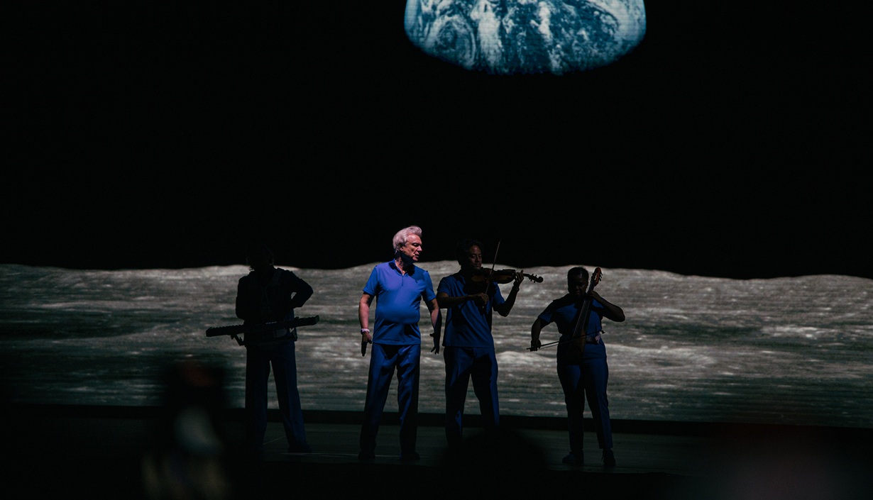 Μια αξέχαστη βραδιά με τον David Byrne στο Ξέφωτο