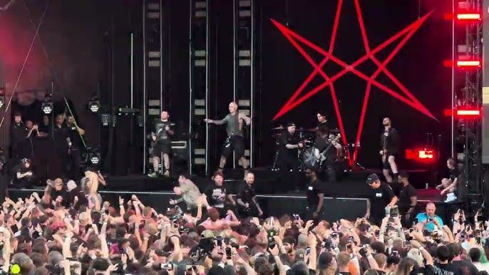 Χαμός στην εμφάνιση των Bring me the Horizon με τραγούδια μόνο από τα πολύ παλιά
